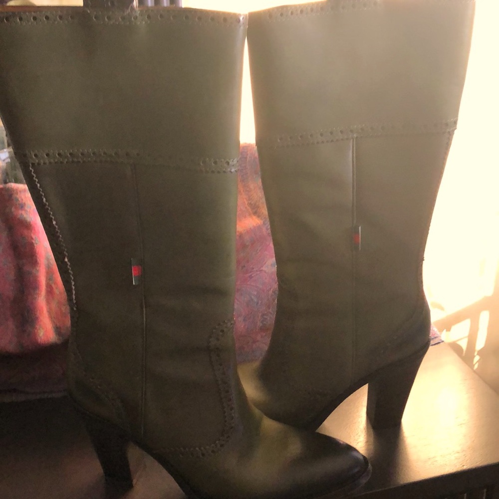 Excellent condition hunter green Gucci boots